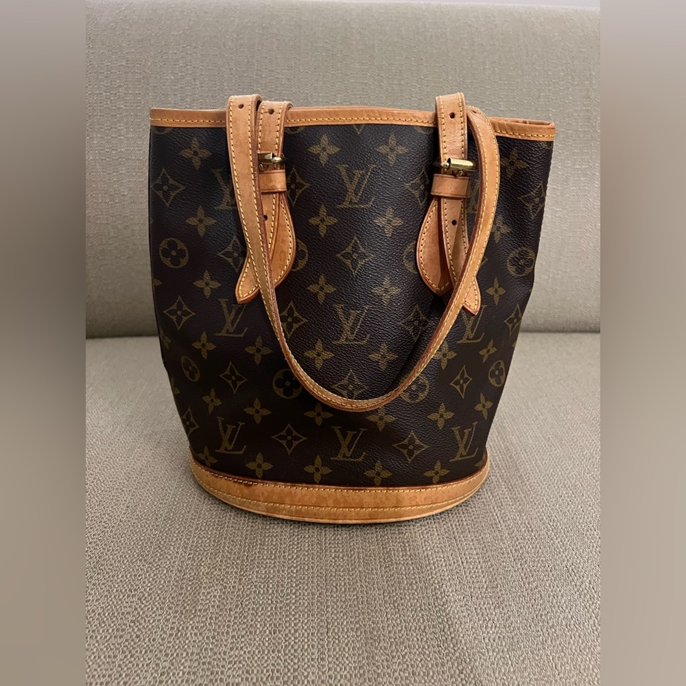 Louis Vuitton petit bucket